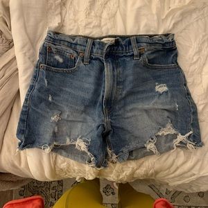 Abercrombie and Fitch 4” mom short high rise